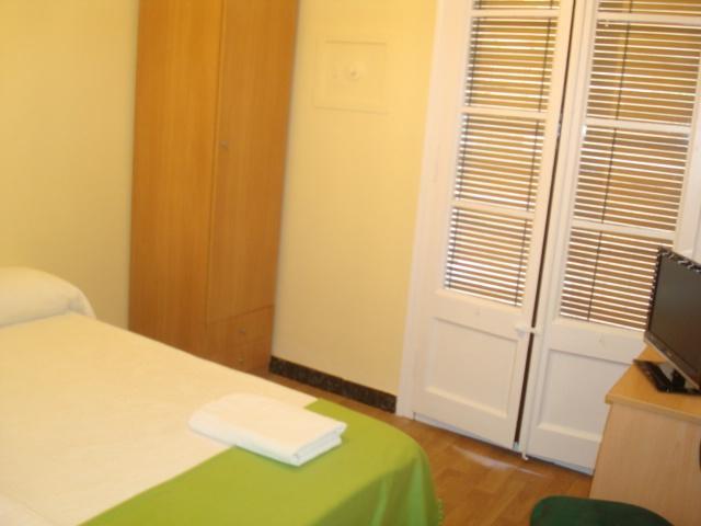 Hostel Turistic Castell Барселона Екстер'єр фото