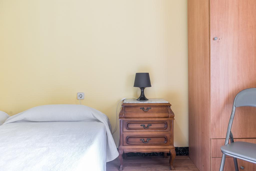 Hostel Turistic Castell Барселона Екстер'єр фото