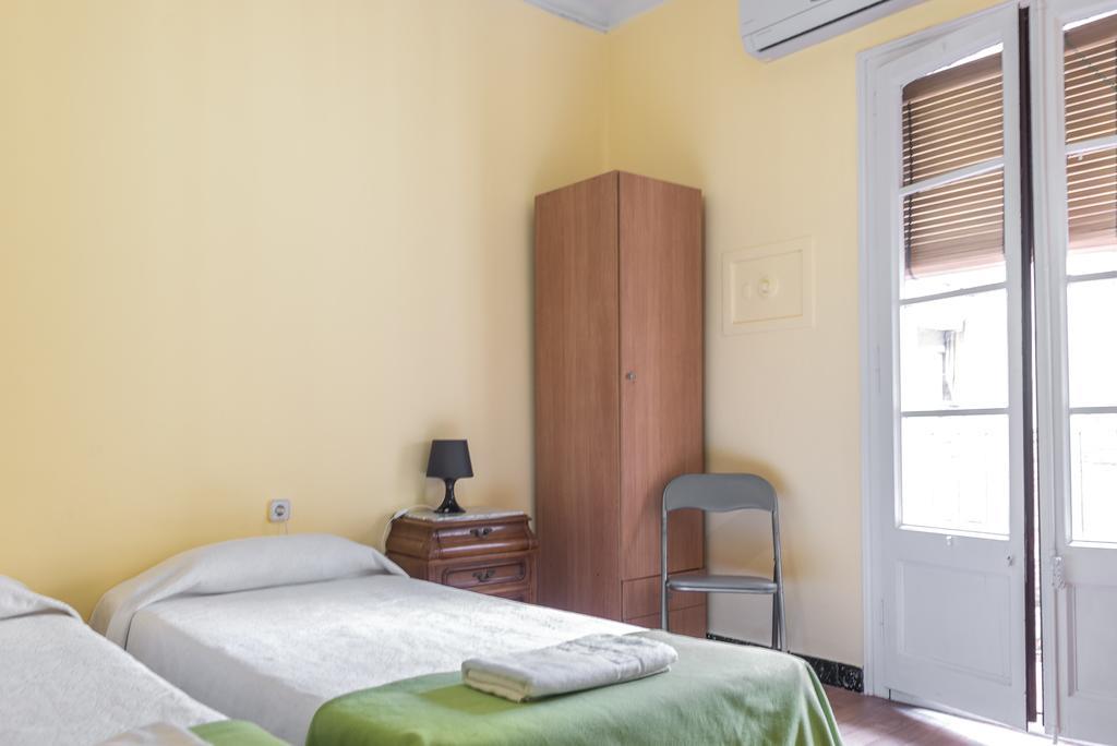 Hostel Turistic Castell Барселона Екстер'єр фото