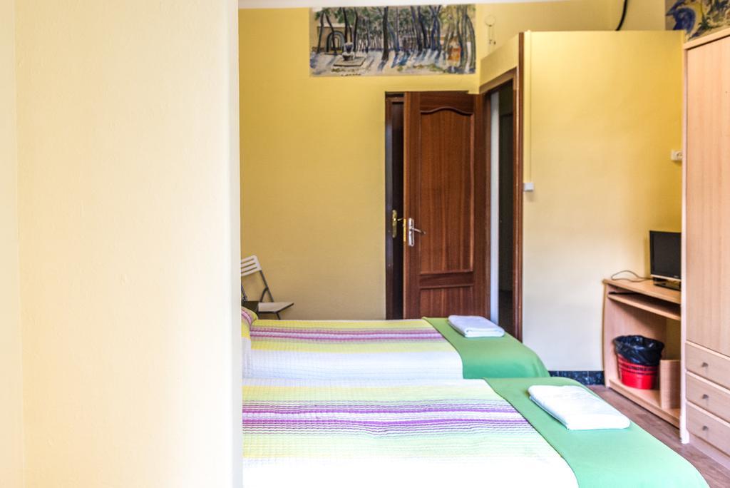 Hostel Turistic Castell Барселона Екстер'єр фото