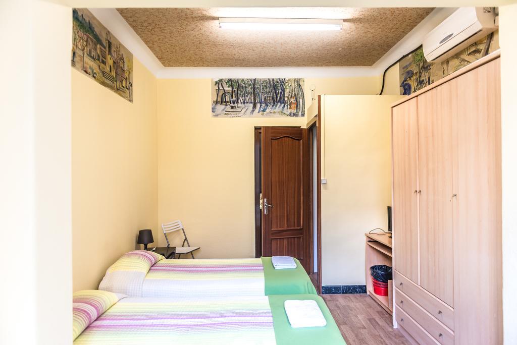 Hostel Turistic Castell Барселона Екстер'єр фото