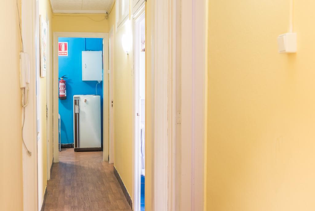 Hostel Turistic Castell Барселона Екстер'єр фото