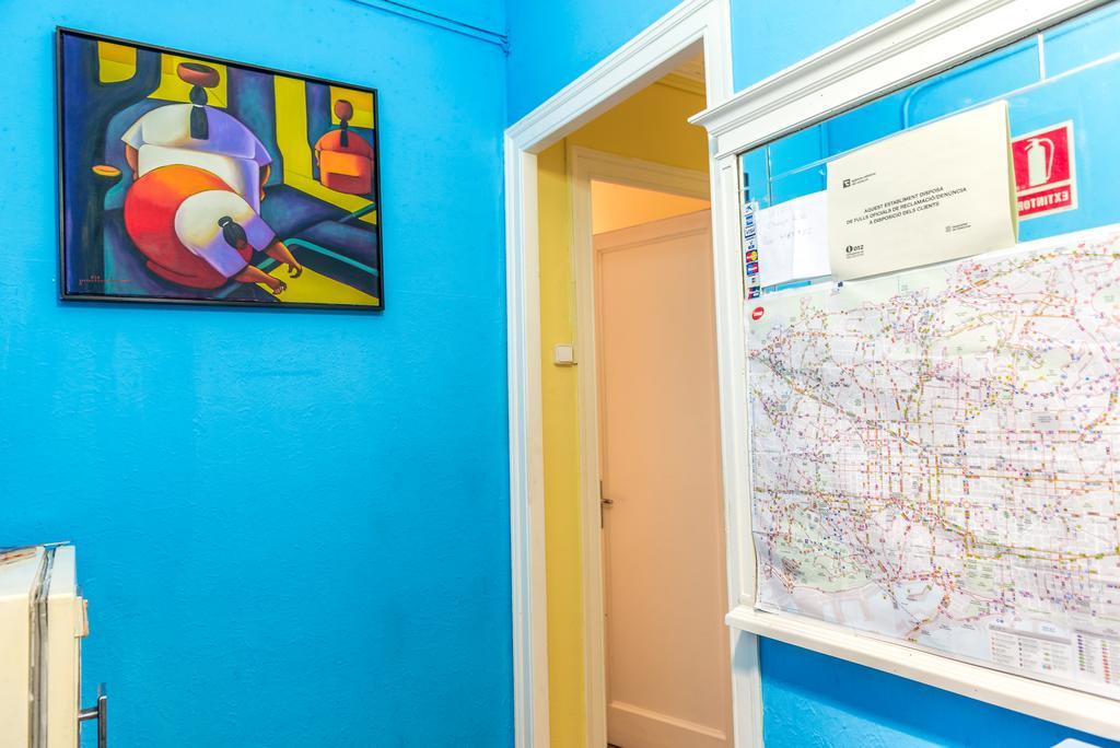Hostel Turistic Castell Барселона Екстер'єр фото