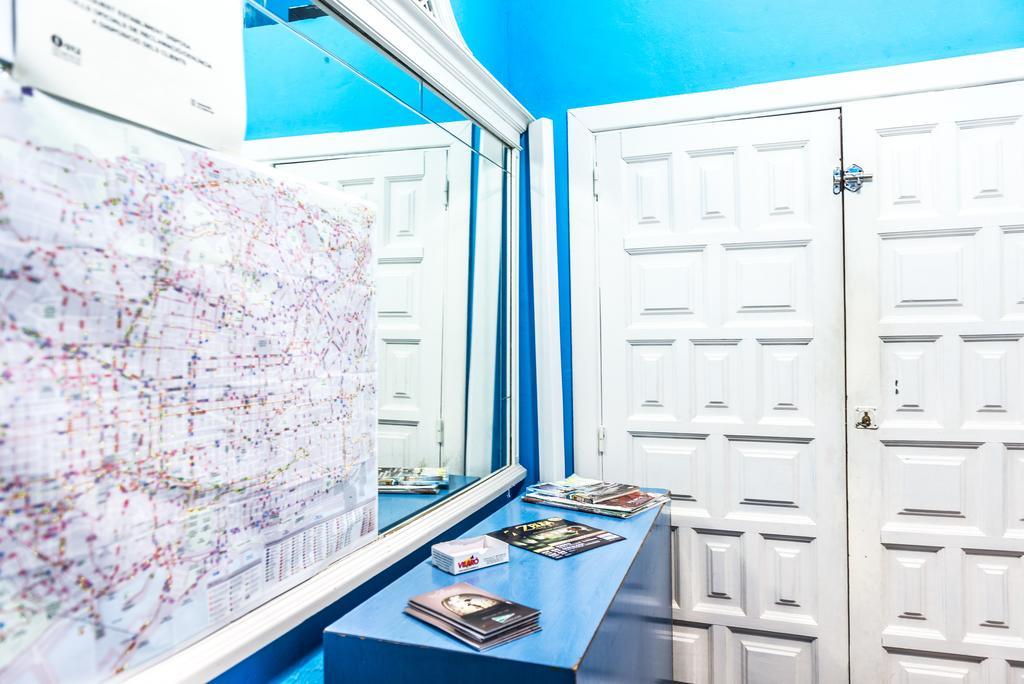 Hostel Turistic Castell Барселона Екстер'єр фото