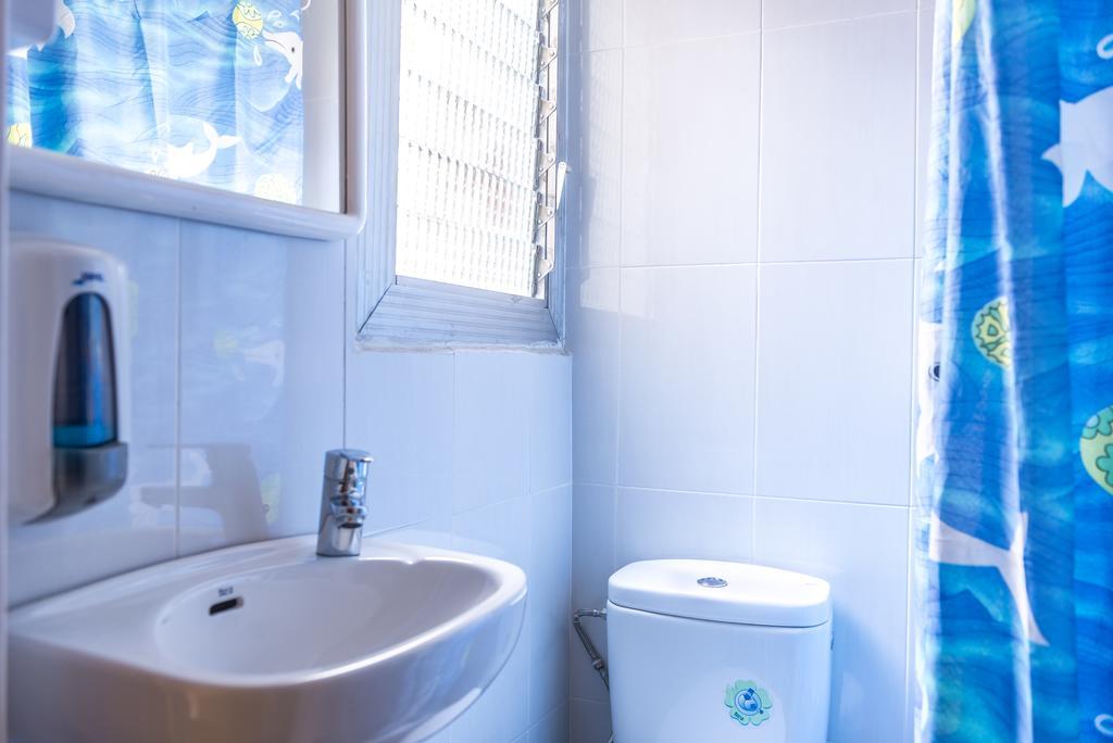 Hostel Turistic Castell Барселона Екстер'єр фото