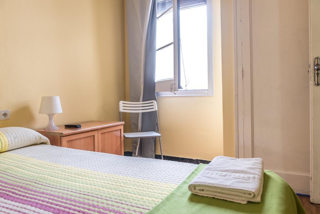 Hostel Turistic Castell Барселона Екстер'єр фото