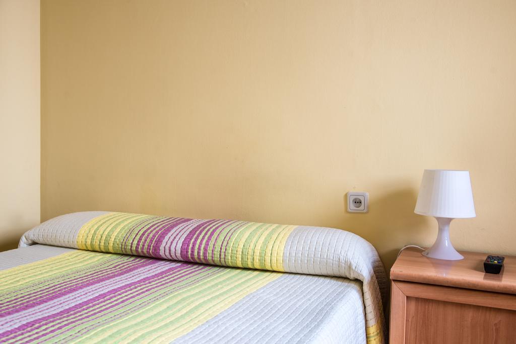 Hostel Turistic Castell Барселона Екстер'єр фото