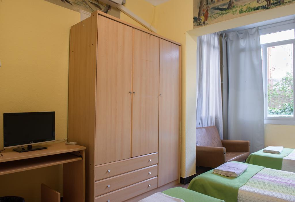 Hostel Turistic Castell Барселона Екстер'єр фото
