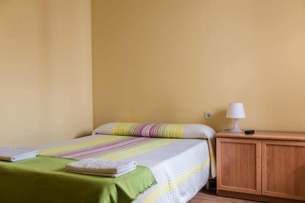 Hostel Turistic Castell Барселона Екстер'єр фото